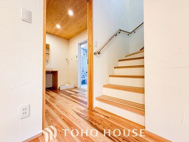 環境の良い場所にセンス良く暮らしたい、こだわりの室内には至福のシーンが繰り広げられます。