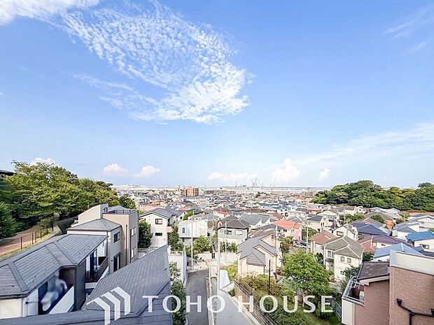 開放的で気持ちの良い眺望と青い空を満喫できます。