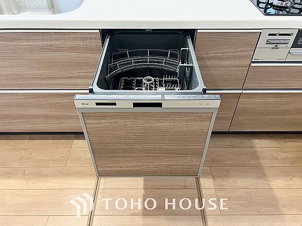 手洗いに比べ節水効果が高く、食器の洗浄から乾燥まで、食後の水仕事を軽減します。