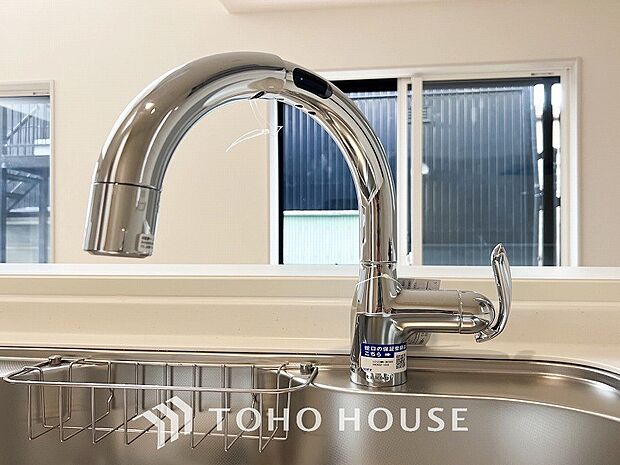 内蔵されたカートリッジがカルキ・溶解性鉛・農薬・カビ臭などの不純物を低減します。