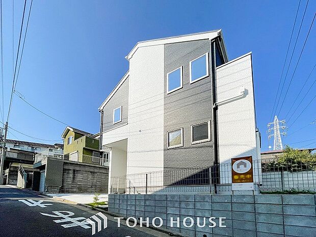 表現された空間は豊かな光と風を纏い、暮らしの時間を豊かにしてくれます。