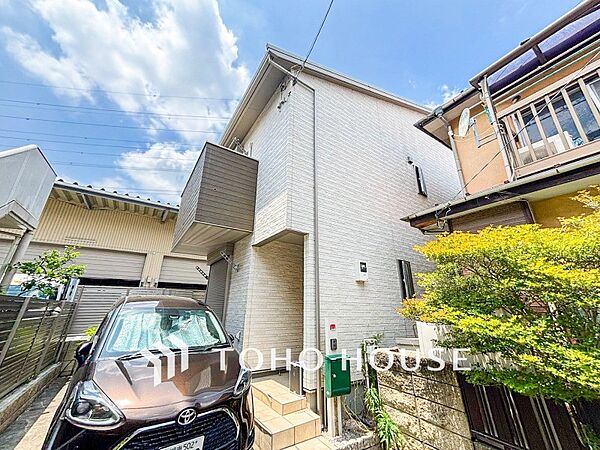 閑静な住宅街の一角、ひと時のくつろぎが生まれ、ゆっくりと愛着が育まれていきます。