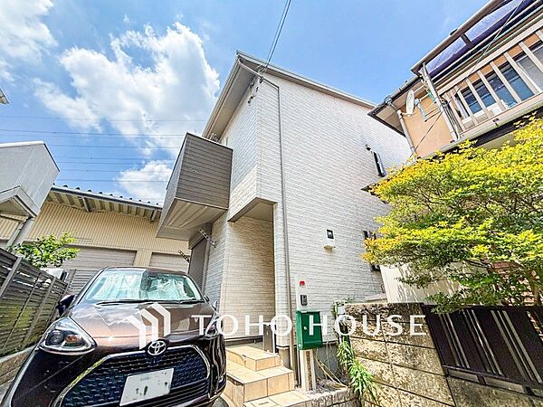 閑静な住宅街の一角、ひと時のくつろぎが生まれ、ゆっくりと愛着が育まれていきます。