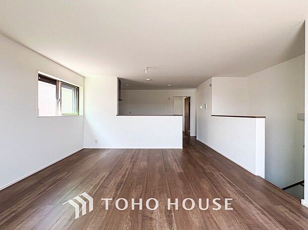 落ち着いた雰囲気に包まれた伸びやかな空間で、ゆったりと家族団らんの時間を過ごせます。