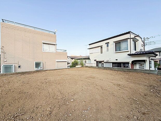 風を感じ解放感あふれる光に満ちた住まい。