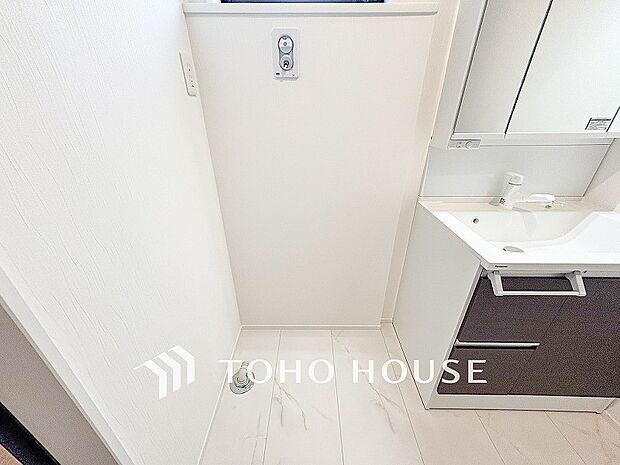 洗濯機を配置しても十分なスペースを確保しております。