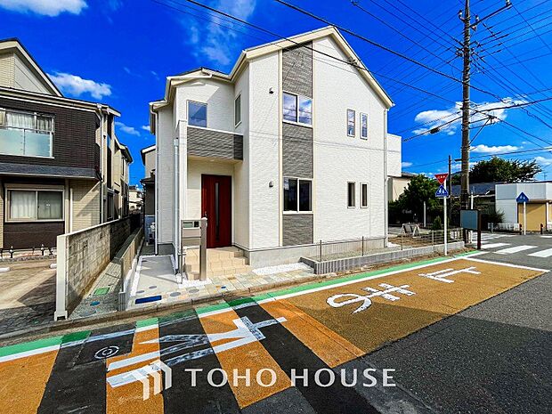 閑静な住宅街の一角、ひと時のくつろぎが生まれ、ゆっくりと愛着が育まれていきます。