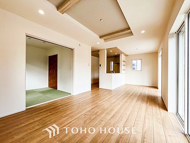 落ち着いた雰囲気に包まれた伸びやかな空間で、ゆったりと家族団らんの時間を過ごせます。