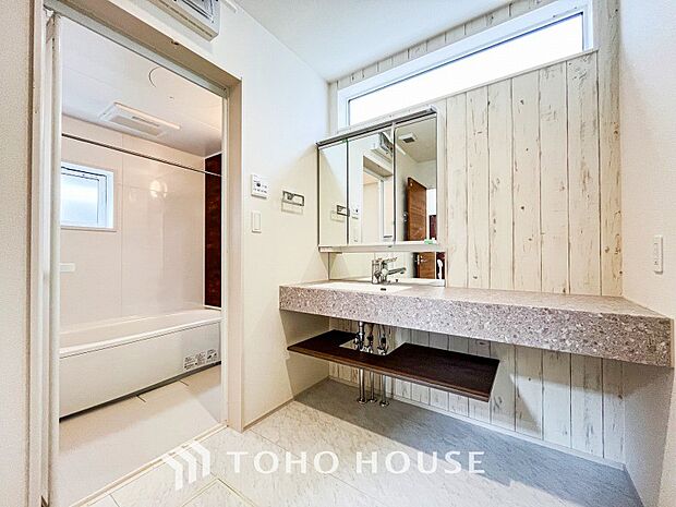 清潔感のあるプライベート空間は、身だしなみチェックや肌のお手入れに最適です。