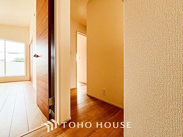 やわらかな陽射しがふりそそぎ、ゆったりした時間が流れる室内。