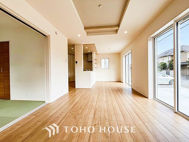 忙しい朝でも、しっかり家族が揃って食事をして頂けるゆとりある大きさのダイニングスペース。