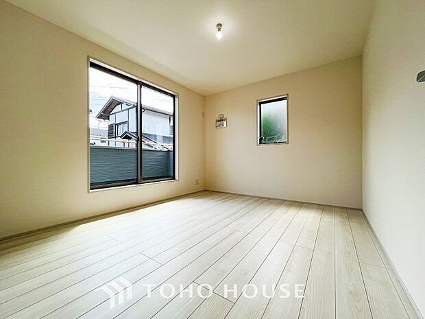 一日の疲れをいやしてくれる主寝室。自分時間を快適に過ごすプライベートルーム。