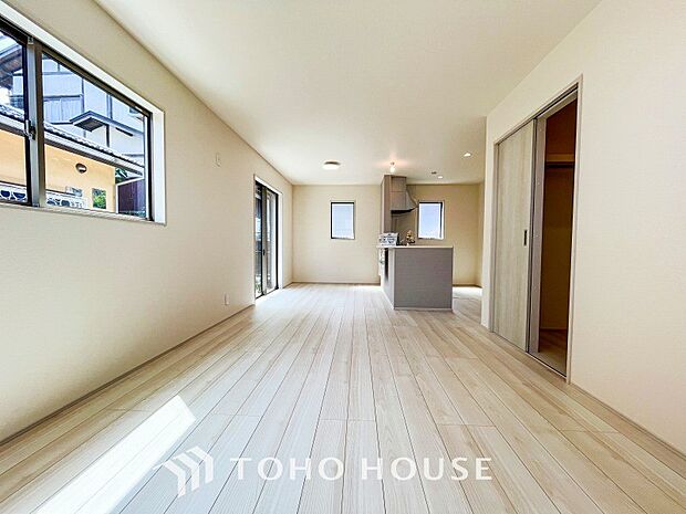 開放感あるリビングダイニング。ご家族とのんびりしたひと時を過ごせますね。