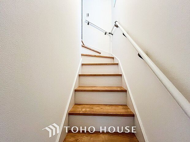 階段にはお子様やお年寄りに安心な手すりをご用意。