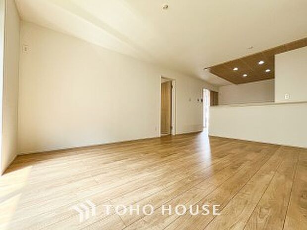 あたたかい日差しがたっぷり降り注ぐLDKは自然と家族の顔があかるい笑顔に。