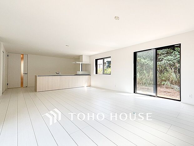 開放感あるリビングダイニング。ご家族とのんびりしたひと時を過ごせますね。