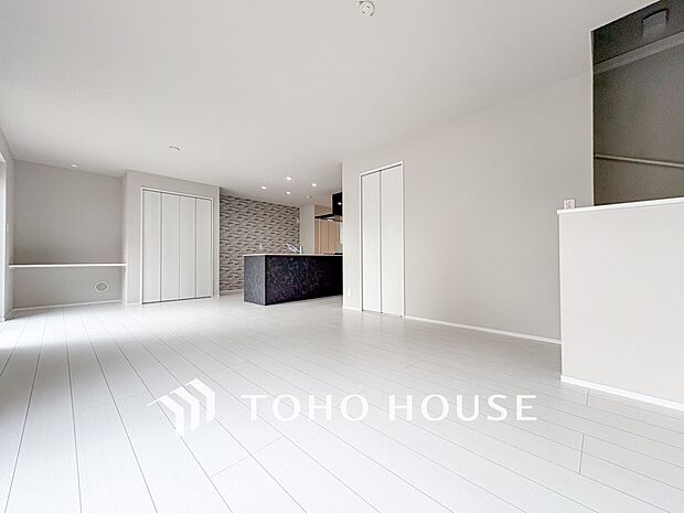 ここにはみんなが集い、食事と楽しい会話が始まるスペース。