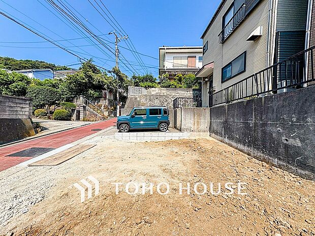 閑静な住宅街の陽当りに恵まれた土地。たくさんの想いが美しいカタチに彩られます。