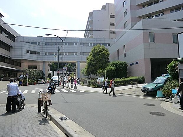 高度急性期の役割を担う幅広い領域で、医師、看護師、コメディカルのチームが各専門性を発揮しています。