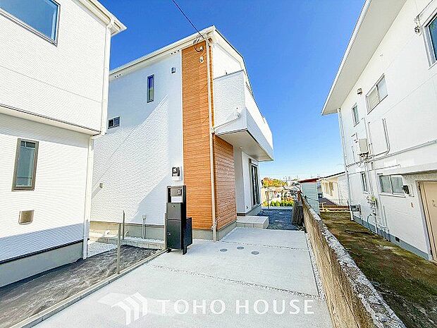 住まいの顔となる玄関は、落ち着きと華やぎの満ちた空間に。