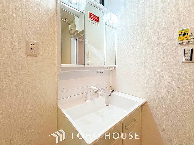 洗面台・洗面所十分な大きさの洗面台は、朝の慌ただしい時間でも余裕とゆとりを感じて頂けます。