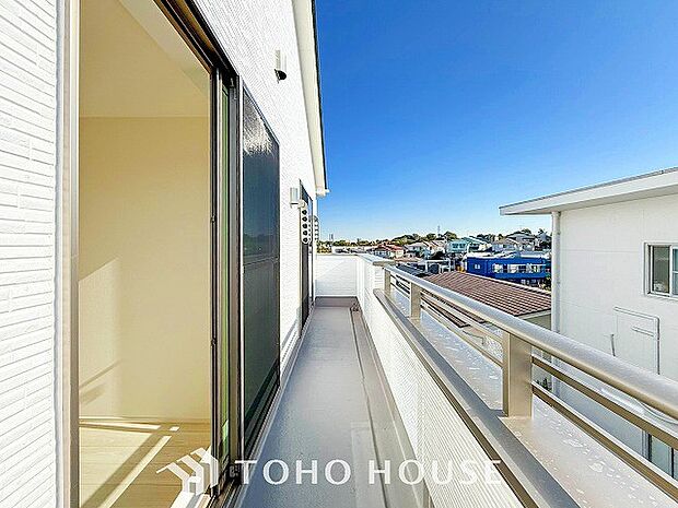 お部屋にも爽やかな風と暖かく柔らかな日差しが差し込み、毎日の暮らしを豊かに彩ります。