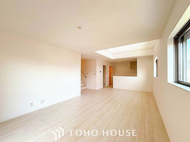 忙しい朝でも、しっかり家族が揃って食事をして頂けるゆとりある大きさのダイニングスペース。