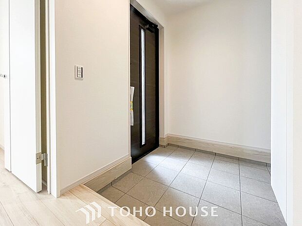 帰り着くたびに洗練されたテイストの空間に迎えられ誇りと喜びを感じる玄関まわりです。