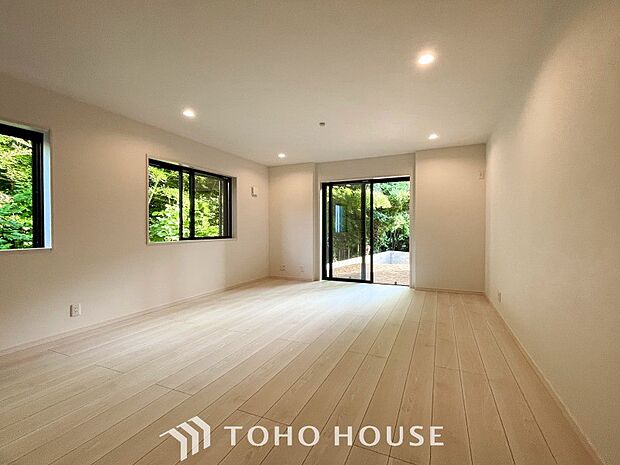 落ち着いた雰囲気に包まれた伸びやかな空間で、ゆったりと家族団らんの時間を過ごせます。