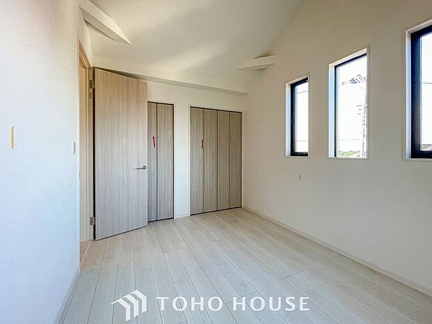 一日の疲れをいやしてくれる主寝室。自分時間を快適に過ごすプライベートルーム。