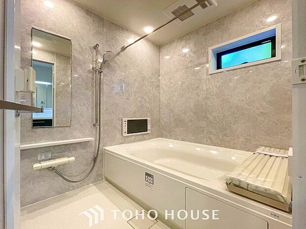 一日の疲れが癒される優雅なバスタイムを堪能できるゆとりあるバスルームです。