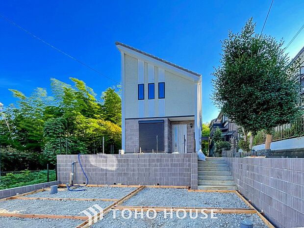 閑静な住宅街の一角、ひと時のくつろぎが生まれ、ゆっくりと愛着が育まれていきます。