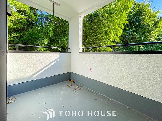 心地よい風を肌で感じることのできるバルコニー。