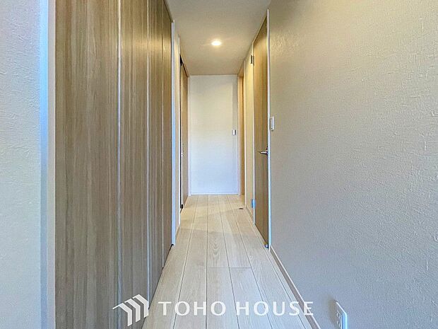 やわらかな陽射しがふりそそぎ、ゆったりした時間が流れる室内。