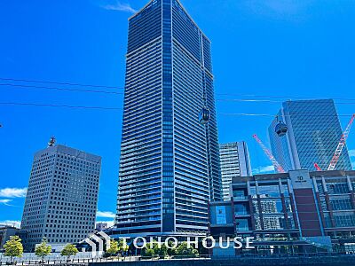 外観:住む人を映し出す洗練された佇まいは、いつまでも輝き続けながらいつしか街の風景に溶け込んでいきます。 外観:住む人を映し出す洗練された佇まいは、いつまでも輝き続けながらいつしか街の風景に溶け込んでいきます。