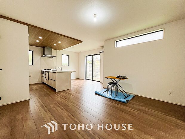 太陽の恵みを一気に受けた明るくあたたかいお住まい。吹きぬける風を感じながら爽やかで風通しの良い暮らし。