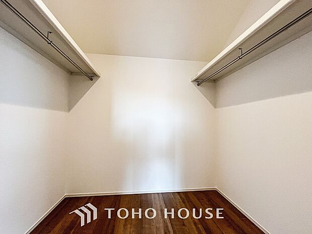 衣類だけでなく大きな荷物も収納でき、お部屋がすっきりします。