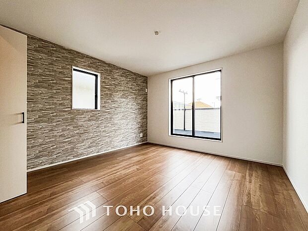 採光もアクセントの一つとして。プライベートルームにはやさしい光が射し込んでいます。