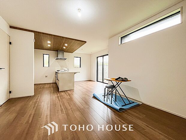 開放感あるリビングダイニング。ご家族とのんびりしたひと時を過ごせますね。