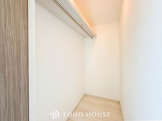 ウォークインクロゼットのある住まいで居住スペースを広く使えます。
