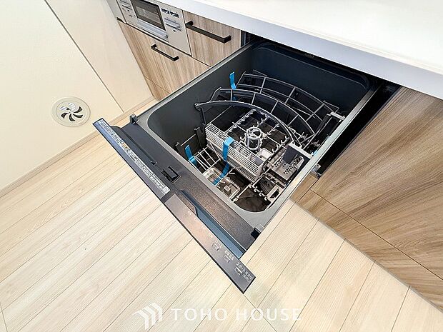 手洗いに比べ節水効果が高く、食器の洗浄から乾燥まで、食後の水仕事を軽減します。