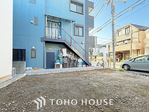 閑静な住宅街の一角、ひと時のくつろぎが生まれ、ゆっくりと愛着が育まれていきます。