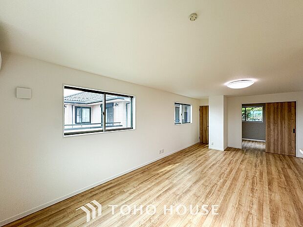 太陽の恵みを一気に受けた明るくあたたかいお住まい。吹きぬける風を感じながら爽やかで風通しの良い暮らし。