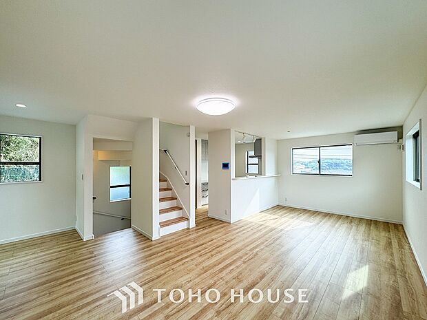 光と風があふれる開放的なリビングダイニングには自然と家族みんなが集まってきます。