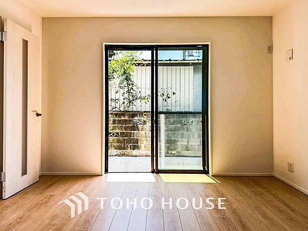 落ち着いた雰囲気に包まれた伸びやかな空間で、ゆったりと家族団らんの時間を過ごせます。