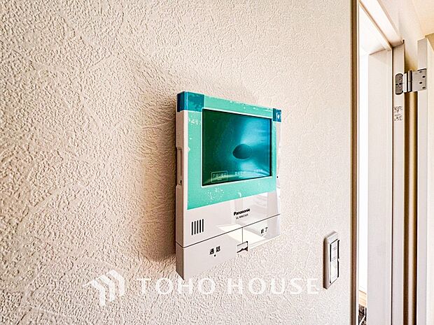 誰が来てもわかる様にモニター付きインターホンを設置。