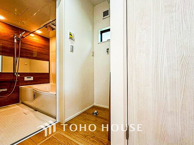 落ち着いた空間を演出するカラーと、ゆったりお使い頂ける広さが魅力のパウダールーム。