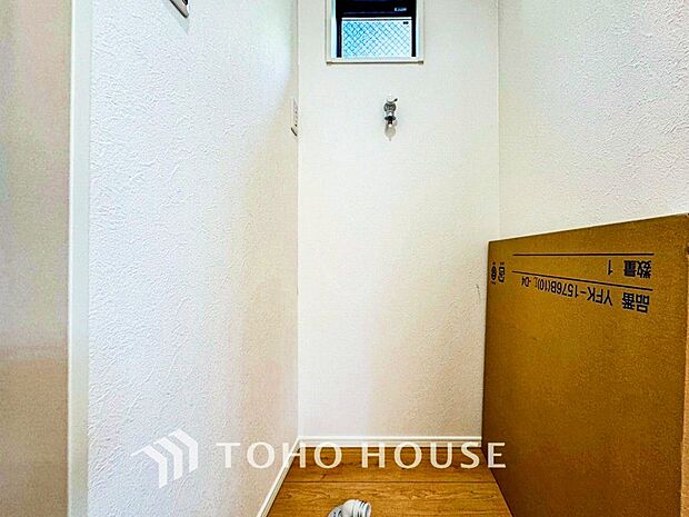 洗濯機を配置しても十分なスペースを確保しております。