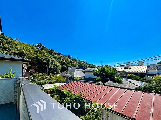 開放的で気持ちの良い眺望と青い空を満喫できます。