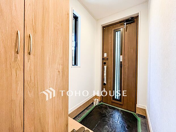 帰り着くたびに洗練されたテイストの空間に迎えられ誇りと喜びを感じる玄関まわりです。